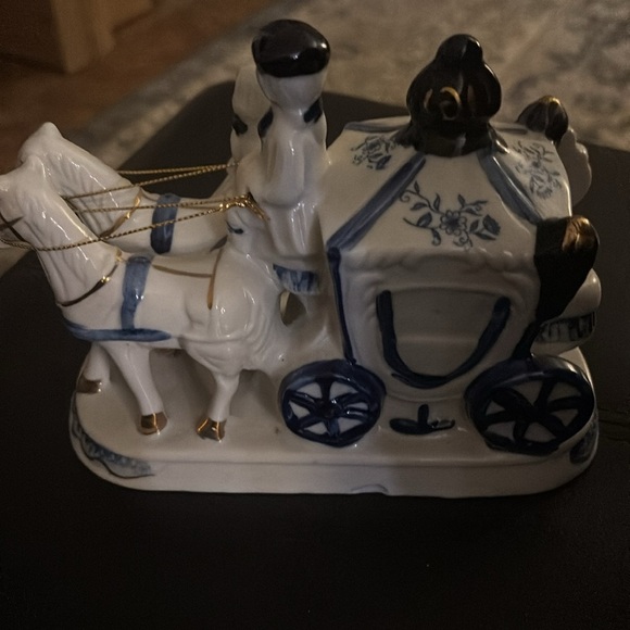 Vintage Horse Carriage Victorian Colonial Porcelain Figurine Blue White (061) - Picture 4 of 6